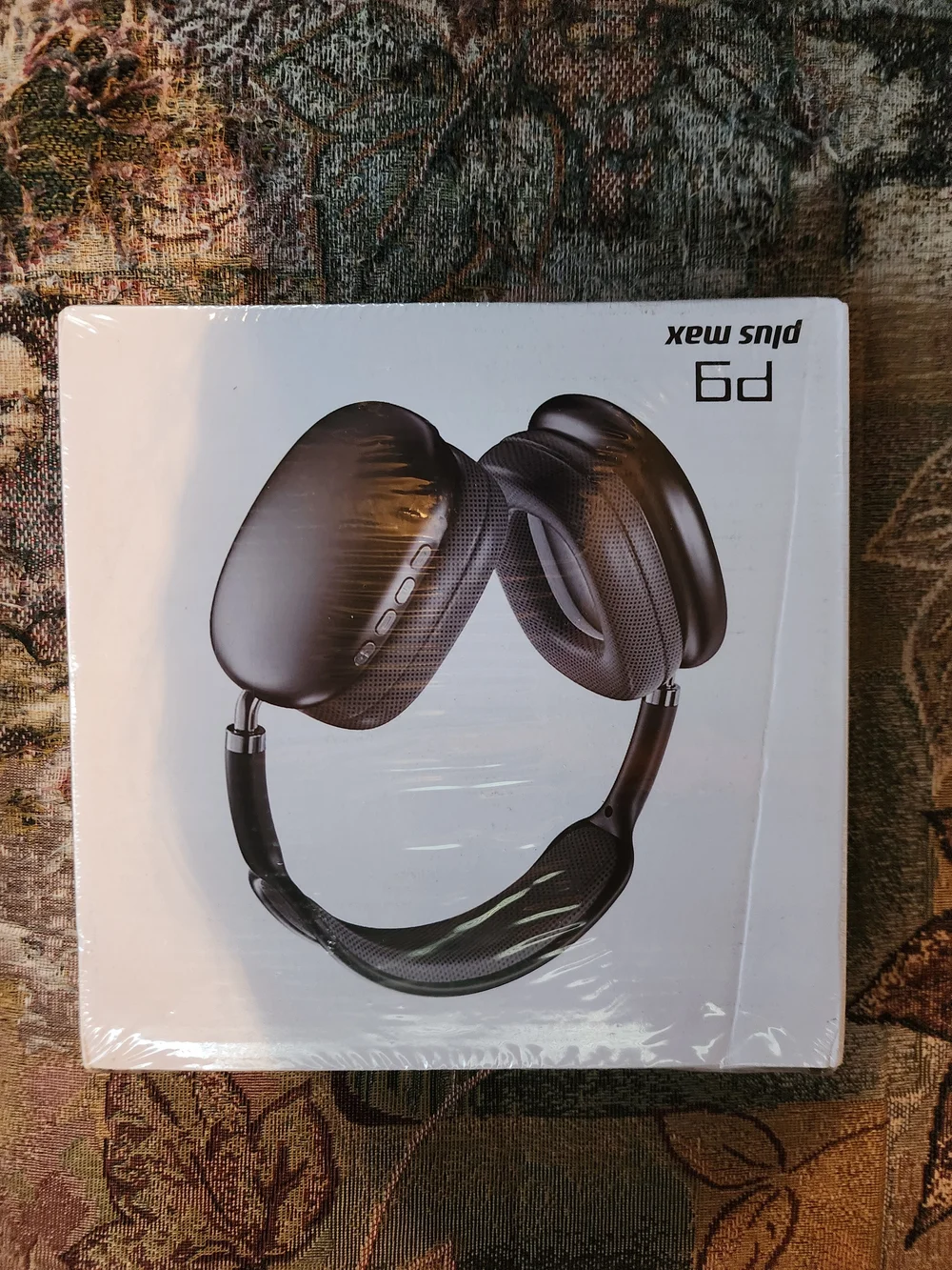 P9 Plus Max Wireless Headphones in White/Black